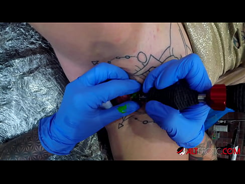 ❤️ Ekstreme tatuita varmulo Sully Savage ricevis tatuon sur sia klitoro ❤️❌ Seksofilmeto ĉe ni % eo.tubeporno.xyz% ️❤